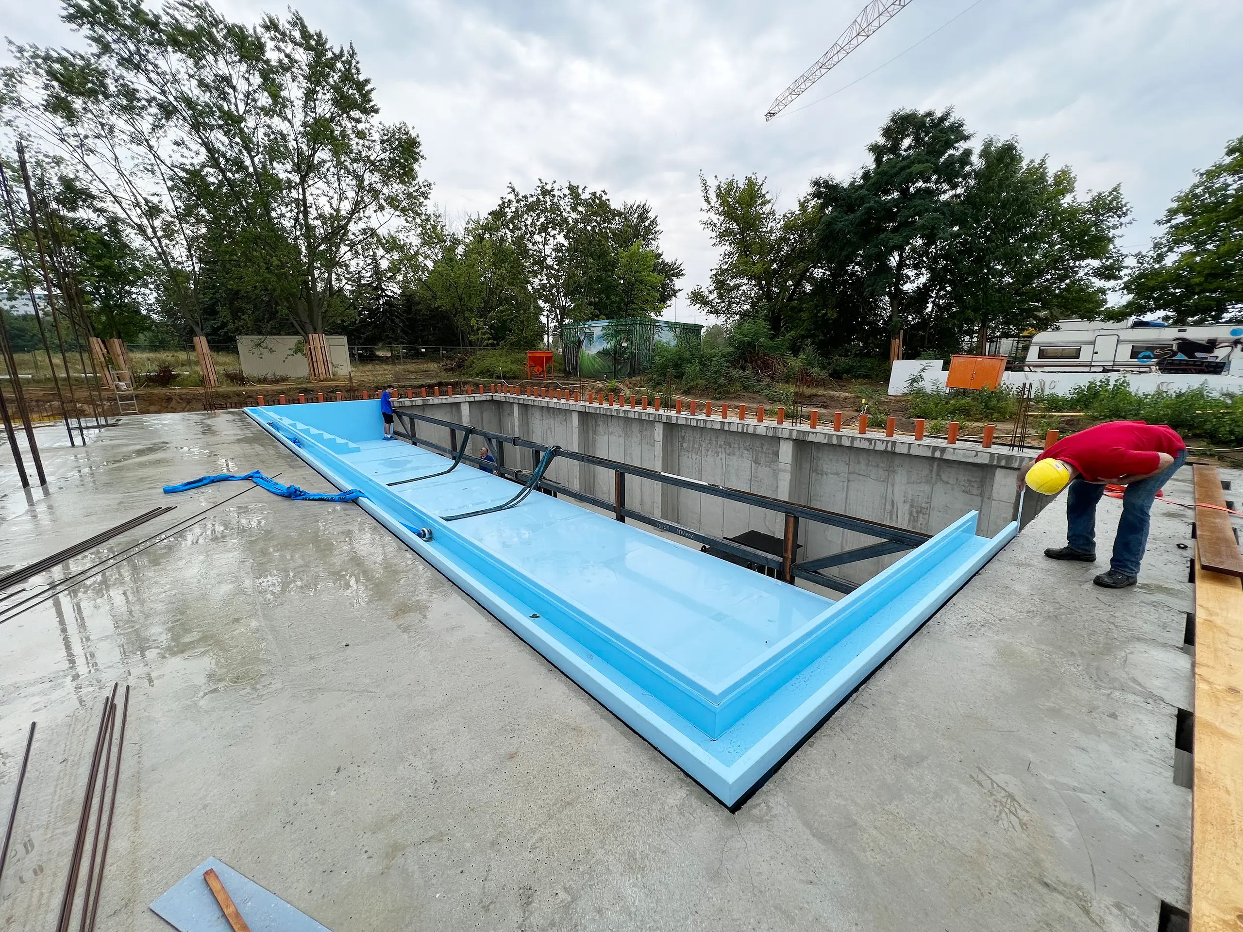 Schwimmbecken Bewegungsbad hälftig eingesetzt